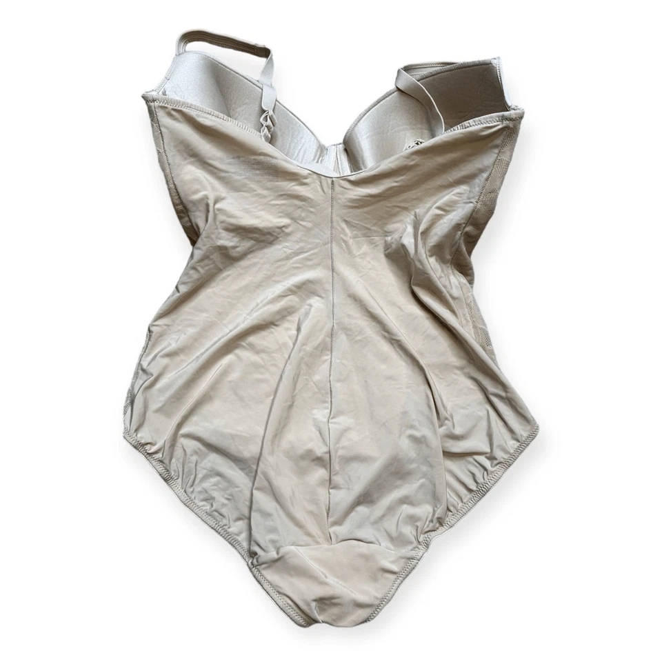 Bali Nude 蕾丝内垫 内置钢圈 坚固控制塑身衣 尺寸 38DD — 第 2/4 张图片