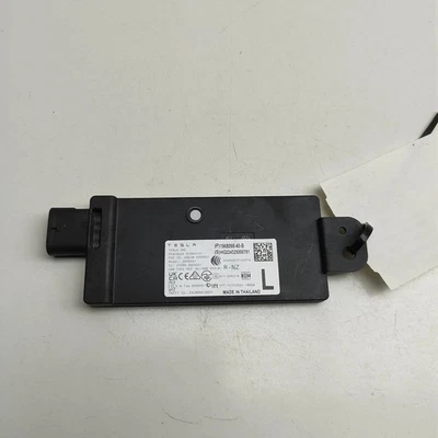 TESLA MODEL Y Bluetooth-Steuereinheit hinten links 1968098-40-B 33072783 - Bild 1 von 4
