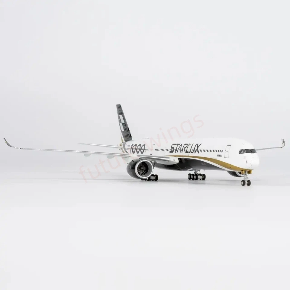 1:400 NG Models NG57026 StarLux Airlines A350-1000 B-58551 + Free Tractor - Image 4 of 4