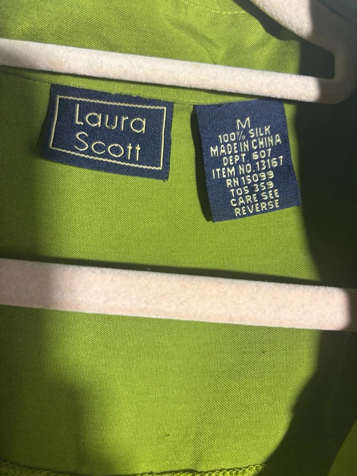 Blusa de manga larga con botones Laura Scott 100 % seda para dama talla M Foto 2 de 4