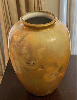 Vintage House Of Lloyds Raphael Angel Cherub Glass Vase With Classic Urn Shape