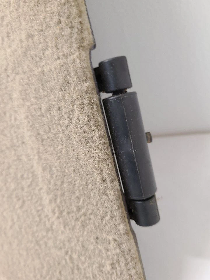 2012 Town and Country Cargo Cover Storage floor door Behind Drivers seat Foto 4 de 4