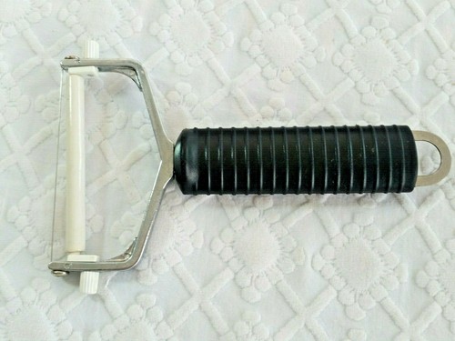 wire CHEESE SLICER hand held  manual 4-3/4 x 7-1/2" metal plastic durable hanger - Picture 2 of 6