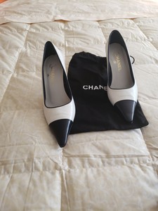 navy spectator pumps