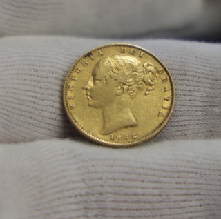 1862 Great Britain Full Sovereign Victoria .2354 AGW XF (Cleaned)