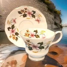 Beautiful ROYAL ALBERT FOOTED Tea Cup And Saucer Bone China England 1963 MINT Cd