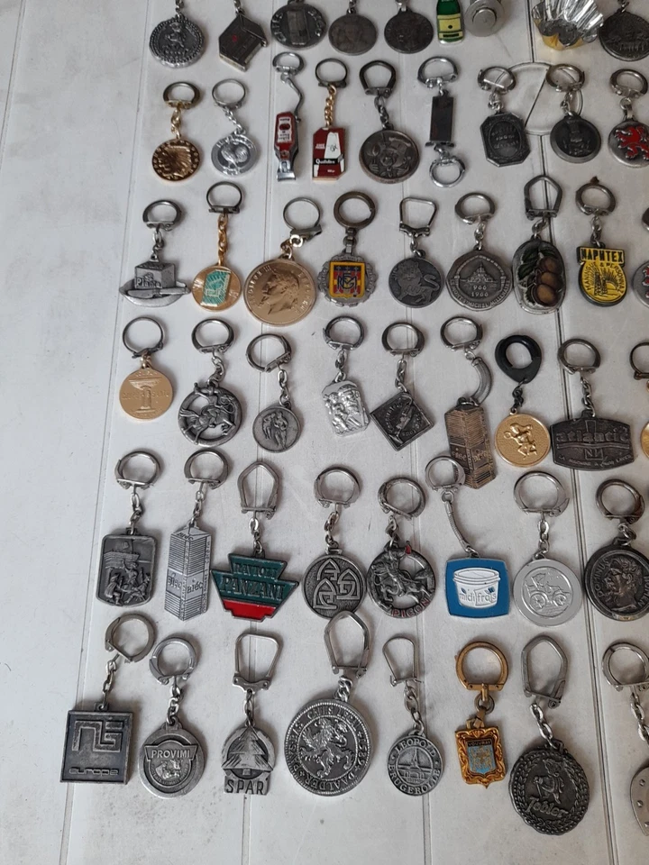 Lot porte clefs anciens années 60 métal alimentaire radio television banques etc - Photo 4/4