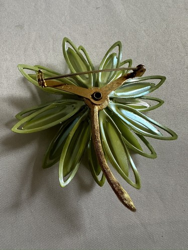 Vtg Large Green Enamel Coro Flower brooch Earrings Set Faux Pearl Gold Tone W1 - Picture 3 of 14