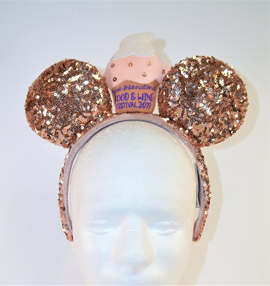 Disney 2019 Epcot Food & Wine Festival Cupcake Minnie Sequin  display picture 1
