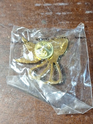 Kiwanis International Lapel Pin Gold Tone Angel - Picture 3 of 4