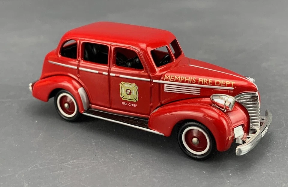1:43 Corgi FIRE HEROES 1939 Chevrolet Sedan Memphis F.D. Fire Chief D1499 - Image 3 of 4