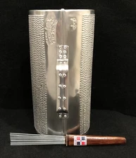 GUIRA PROFESIONAL DOMINICANA🇩🇴20”X 13”  CON SU GANCHO INCLUIDO