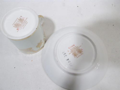 Taza y platillo de colección Paragon China Inglaterra Demitasse flores pergamino dorado verde pálido - Imagen 8 de 9