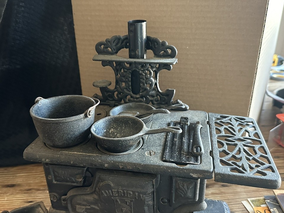 Vintage Antique Crescent Cast Iron Miniature Cook Wood Stove Salesman