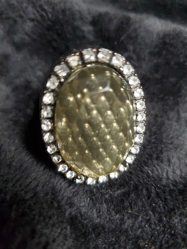 Dazzeling Oval Statement Stretch Ring With Faceted Crystals - Picture 2 of 7