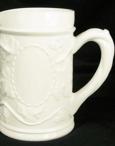 Vintage Indiana Glass ING11 Grape Leaves Shield 5-1/8" Stein Shaped Pitcher (HH) - Picture 3 of 7