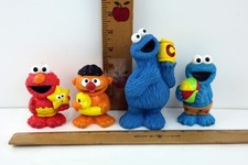 Lot of 4 Sesame Street Bath Squirter Toys Elm...