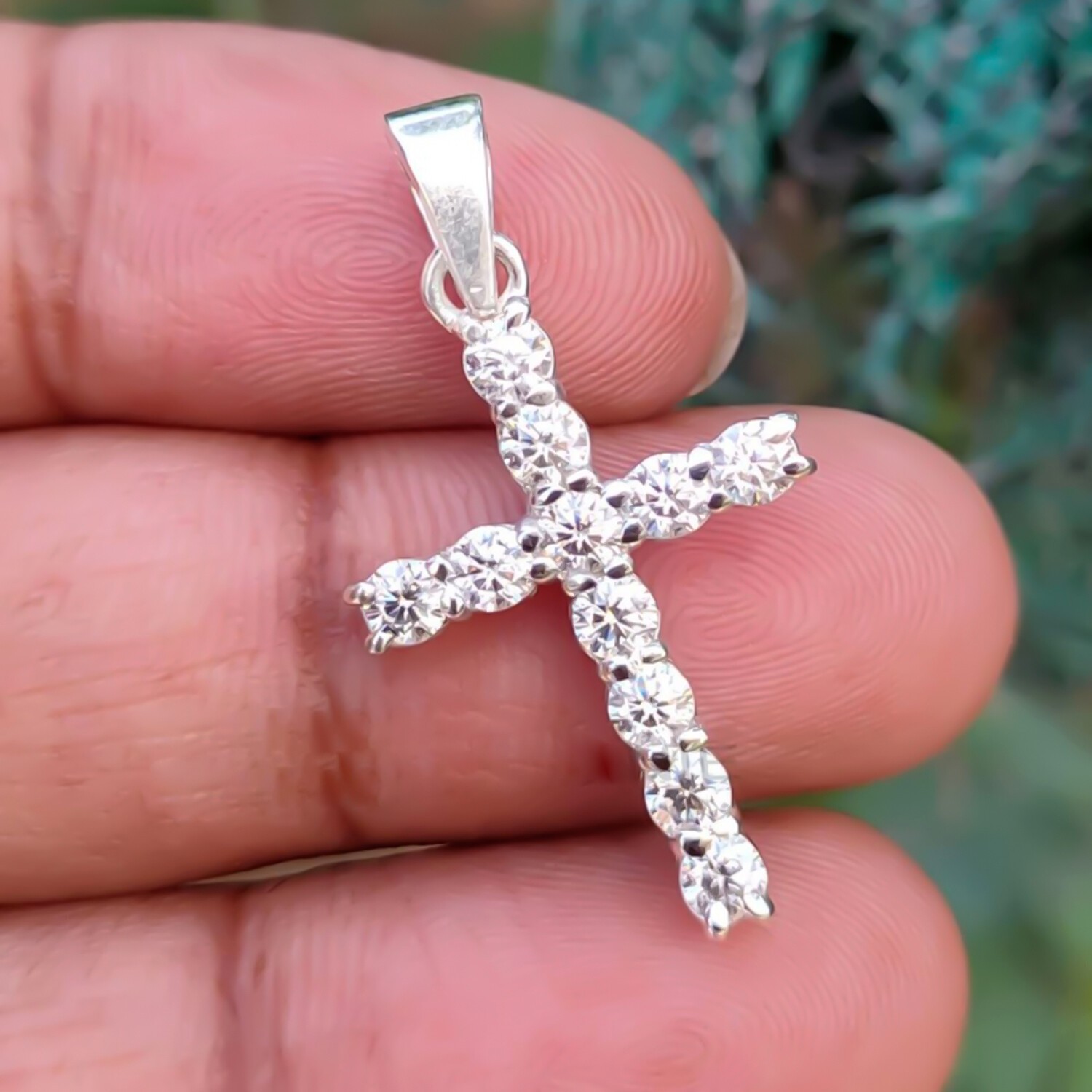 1.10 Ct Certified 3mm F Color VS1 Diamond Cross Pendant In 925 Sterling Silver