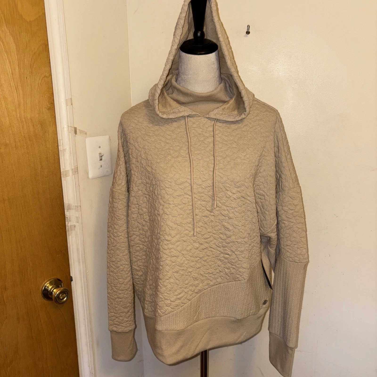 NWT Tahari Sports Women’s Designer Hooded Pullover With Logo Tan Color Large