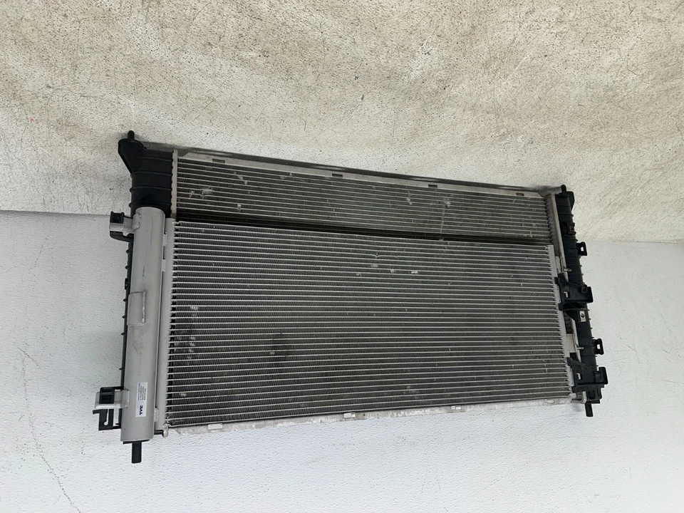 Radiator Condenser 2019-2025 Chevrolet Silverado 1500 GMC Sierra 1500 TYC Foto 2 de 4