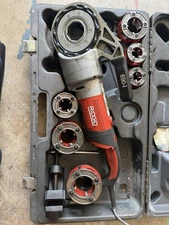 RIDGID 44923 690-I Hand Held Pipe Threading Machine