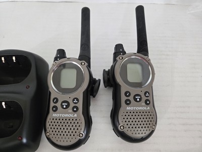 2 Motorola Talkabout T9580R-Same 2 Way Radios, Base & Chargers FREE SHIP