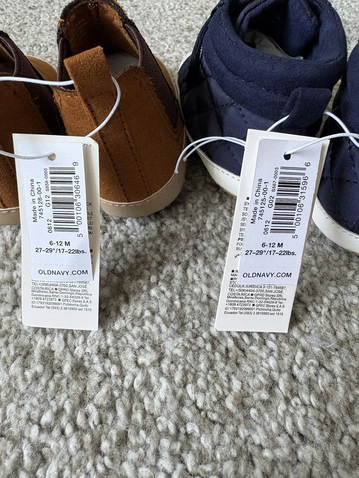 Nuevo con etiquetas Zapatos de Bebé Old Navy Talla 6-12 Meses Bota Chelsea Camel Y Zapatilla Deportiva Azul Marino Foto 4 de 4