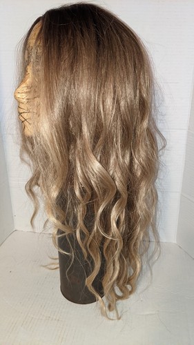 28" Long Wavy Natural Blonde W/Highlights Roots Heat Resistant New Without Tags - Picture 15 of 22