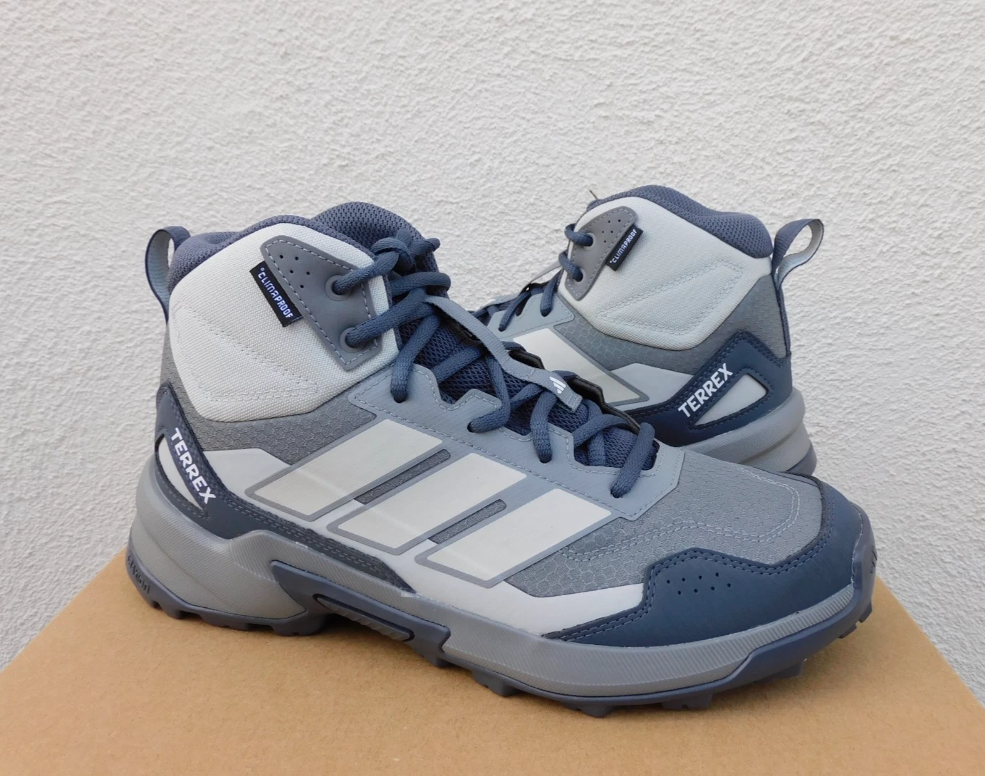 ADIDAS TERREX EASTRAIL 3 MID CLIMAPROOF HIKING BOOTS, WOMEN US 7.5/ 39 1/3 ~NWT