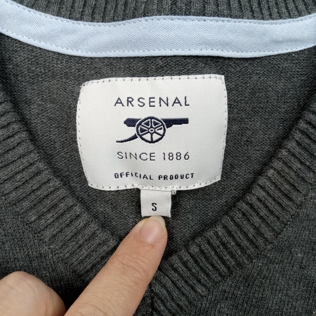 Arsenal Sweater Mens Small Gray V Neck Soccer Harvey & Jones 