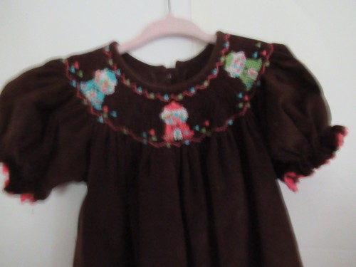 P77 Mädchen Gr. 3/4 braun mit rosa Borte handgesmokt Kellys Kinder Cord Kleid - Bild 2 von 7