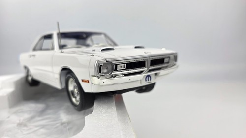 ACME YCID 1/18 1970 Dodge Darts Swinger white blue stripes Diecast Muscle car - Picture 2 of 13