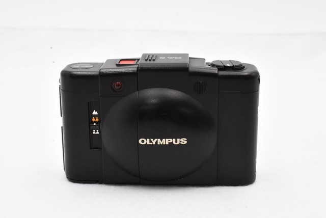 Olympus XA2 Negro 35mm Apuntar y Disparar Cámara con Película De Japón (t2216) Olympus XA2 Negro 35mm Apuntar y Disparar Cámara con Película De Japón (t2216)