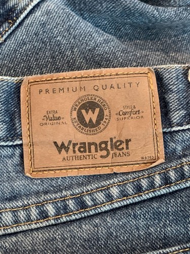 Wrangler Mens Authentic Jeans 42x30 Premium Quality Denim Loose Straight Cotton - Picture 3 of 12