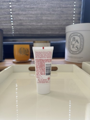 Clarins Crema Trattamento Mani e Unghie 30ml - Foto 2 di 3
