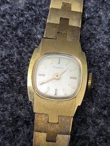 Authentic Vintage Timex Womens Watch 20mm Gold Plated Cushion Silver Dial Bracelet