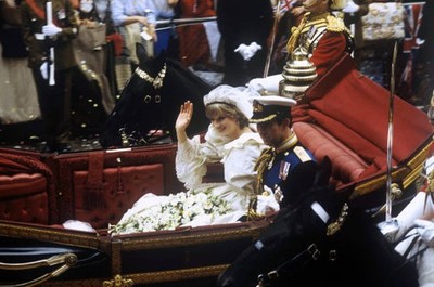 The Prince Princess of Wales in a carriage after their wedding at - Old Photo 1