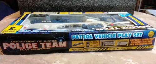 Dolgencorp Police Team Patrol Vehical Play Set a batteria. - Foto 3 di 3
