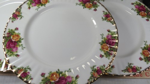 Royal Albert Old Country Roses 10 1/4" Dinner Plates VTG 62 England SET 4 PLATES - Picture 2 of 6