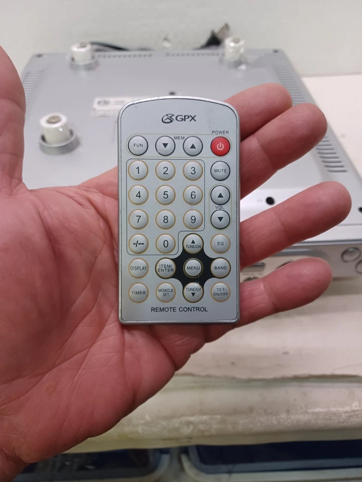 GPX Bajo Gabinete 7" LCD TV Sintonizador Digital Temporizador AM/FM Estéreo Control Remoto G3 Foto 3 de 4