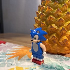 2016 LEGO Dimensions (DIM031) Sonic the Hedgehog Minifigure from set 71244