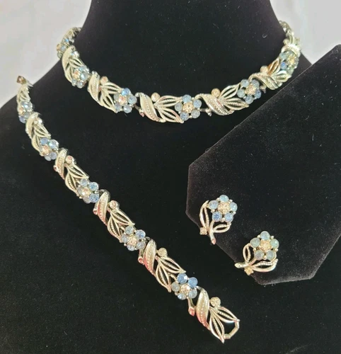 Lisner Vtg Blue Rhinestones Flower Link Signed Necklace Bracelet Earrings Set