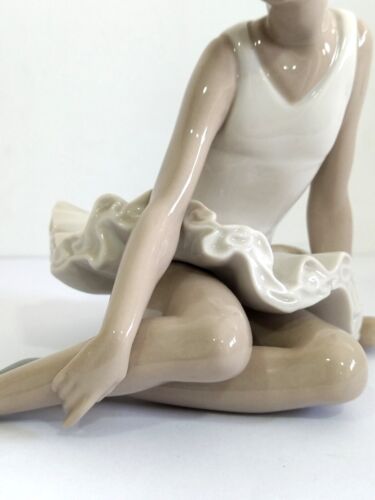 Figura de bailarina joven sentada de porcelana NAO By Lladró - Bild 5 von 12
