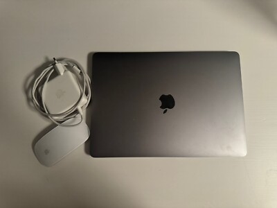 Apple MacBook Pro 13  8GB Memory 256GB SSD Mit Touchbar + Magic Mouse