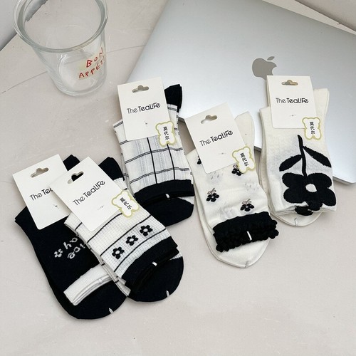 NUEVO 5 pares de calcetines de algodón para mujeres niñas lotes de calcetines cortos con flores blancas y negras 6 - Imagen 1 de 13