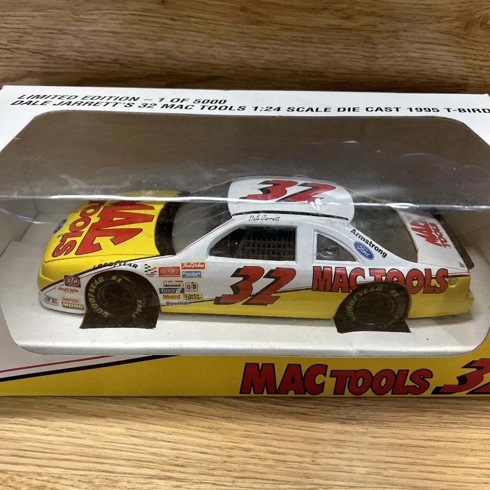 Mac Tools Dale Jarrett's #32 Die Cast 1995 T-Bird escala 1/24 Foto 3 de 4