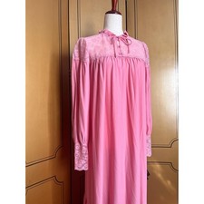 Vintage plush robe in pink, cottage core style, size M