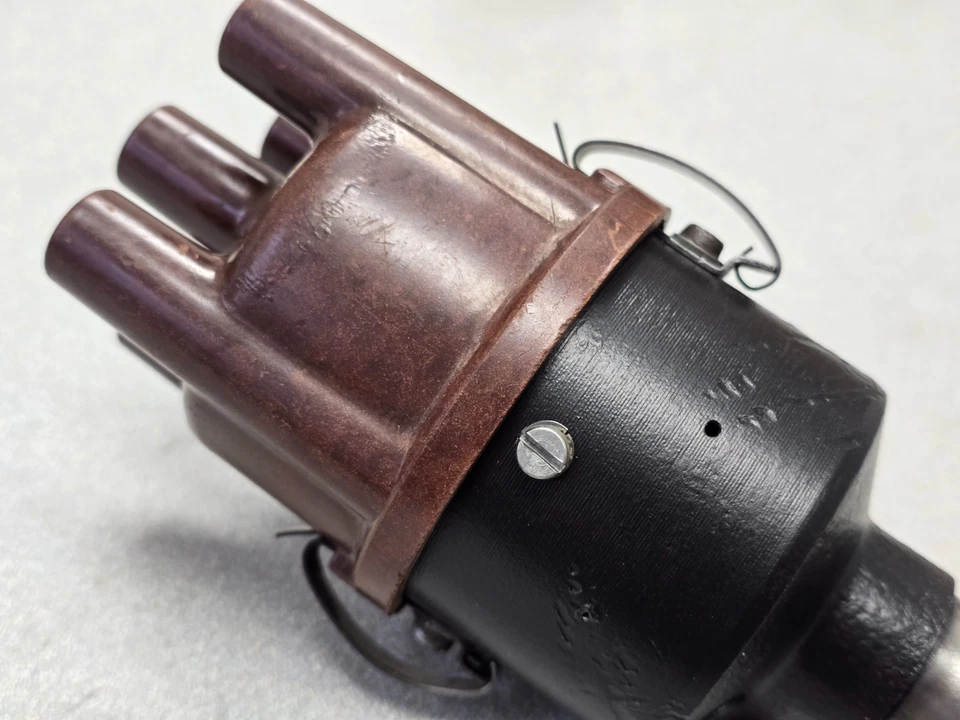 BONITO DISTRIBUIDOR ENCENDIDO ORIGINAL USADO PORSCHE 356C 912 BOSCH JFR4 0231129022 Foto 3 de 4