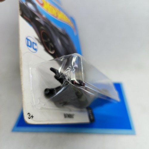 Hot Wheels Batmobile 2017 Super Treasure Hunt Batman: The Brave and The Bold - Imagen 6 de 7