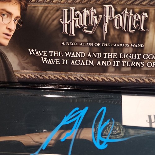Noble Collection Harry Potter Illuminating Wand 14-Inch NN1910 Autographed